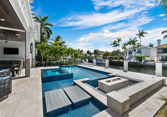 Photo 3 of Condo for sale at 319 Coconut Isle Dr #3, Fort Lauderdale, FL 33301 | MLS# R11151915 | Listing updated on 2026-10-01