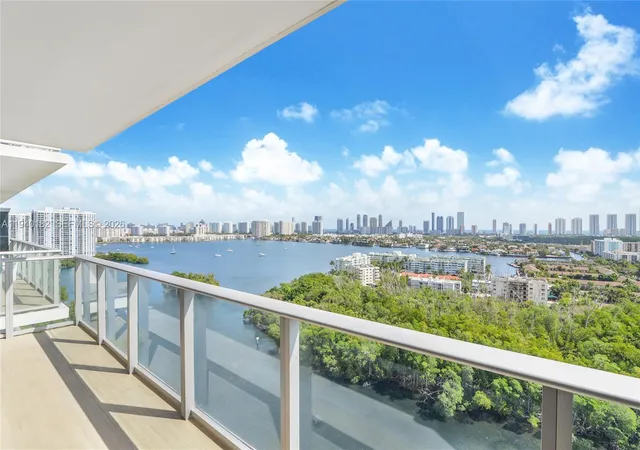 3rd image of 16385 Biscayne Blvd #2017, North Miami Beach, FL 33160 | MLS# A11940182