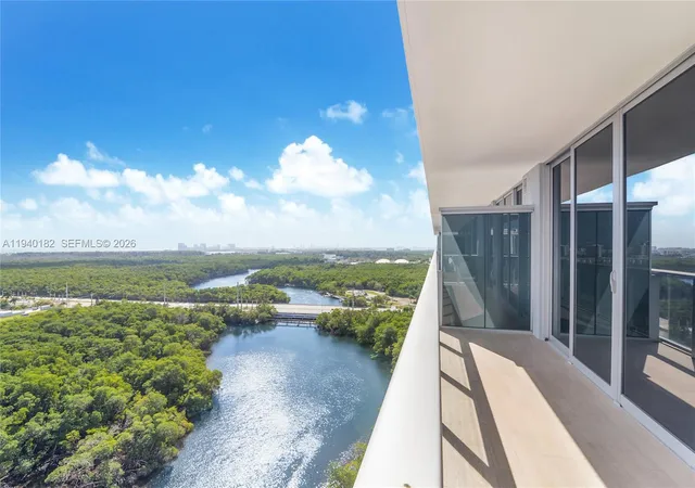 4th image of 16385 Biscayne Blvd #2017, North Miami Beach, FL 33160 | MLS# A11940182