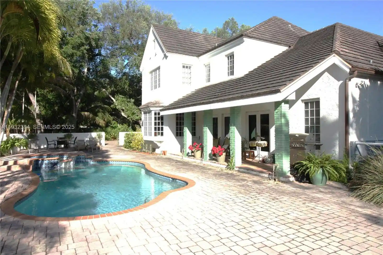 Photo 1 of Mansion for sale at 6750 Granada Blvd, Coral Gables, FL 33146 | MLS# A11932314 | Listing updated on 2026-10-30