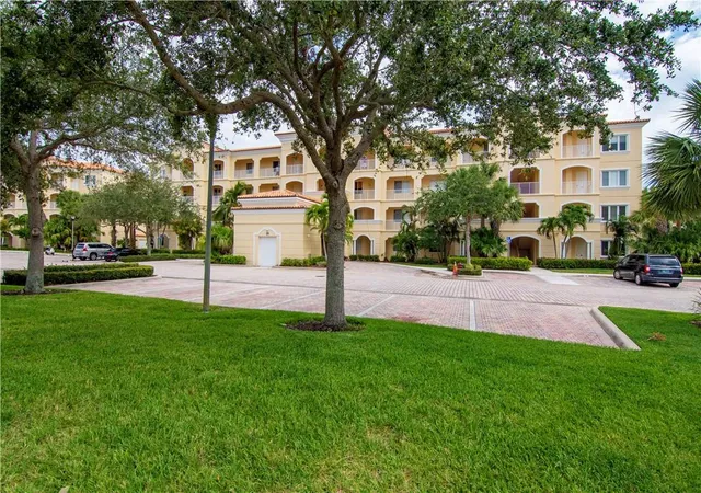 2nd image of 19 Harbour Isle Dr, Fort Pierce, FL 34949