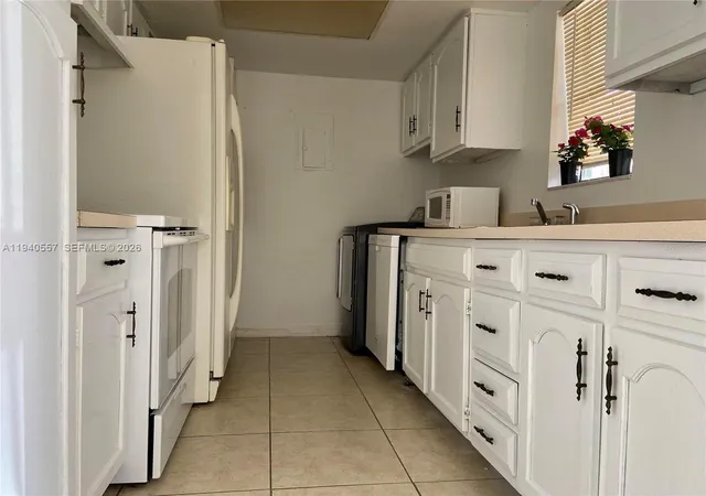 Homes for sale in Orlando, FL | 4318 Lakeway Dr #12D, Orlando, FL 32839 | MLS# A11940557