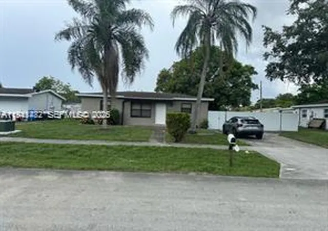 Homes for sale in West Park, FL | 4620 Sw 31st Dr, West Park, FL 33023 | MLS# A11941482