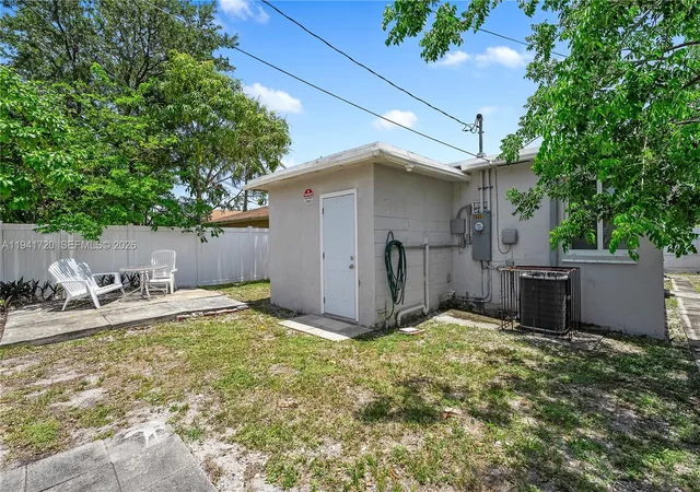 Homes for sale in Hollywood, FL | 2227 Cody St, Hollywood, FL 33020 | MLS# A11941720