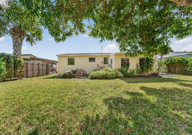 4th image of 2105 Worthington Rd, West Palm Beach, FL 33409 | MLS# R11152689
