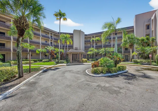 Photo 2 of Condo for sale at 4770 Fountains Dr #104, Lake Worth, FL 33467 | MLS# F10544418 | Listing updated on 2026-10-06