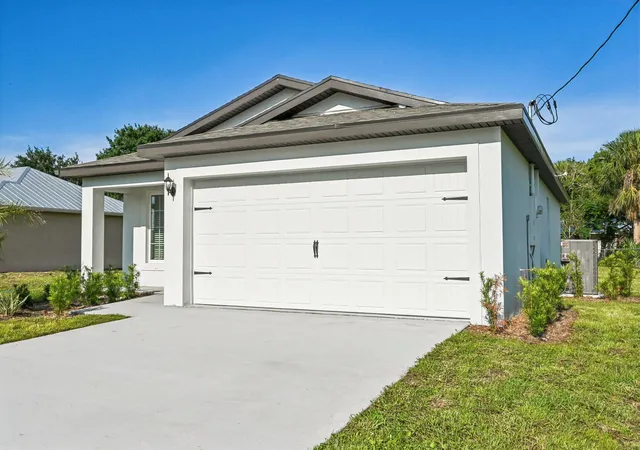 Photo 1 of Single family home for sale at 5606 Seagrape Dr, Fort Pierce, FL 34982 | MLS# F10544609 | Listing updated on 2026-10-01