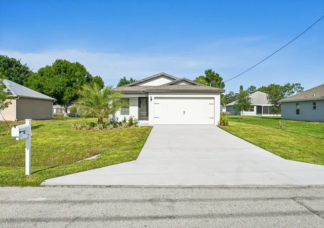Photo 3 of Single family home for sale at 5606 Seagrape Dr, Fort Pierce, FL 34982 | MLS# F10544609 | Listing updated on 2026-10-01