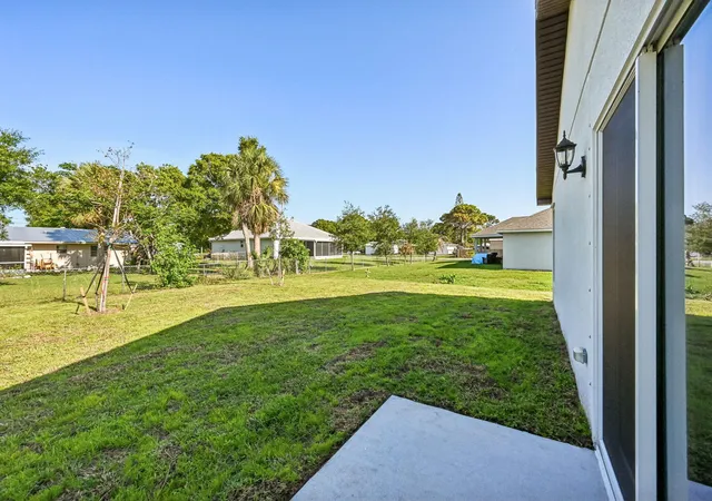 Photo 4 of Single family home for sale at 5606 Seagrape Dr, Fort Pierce, FL 34982 | MLS# F10544609 | Listing updated on 2026-10-01