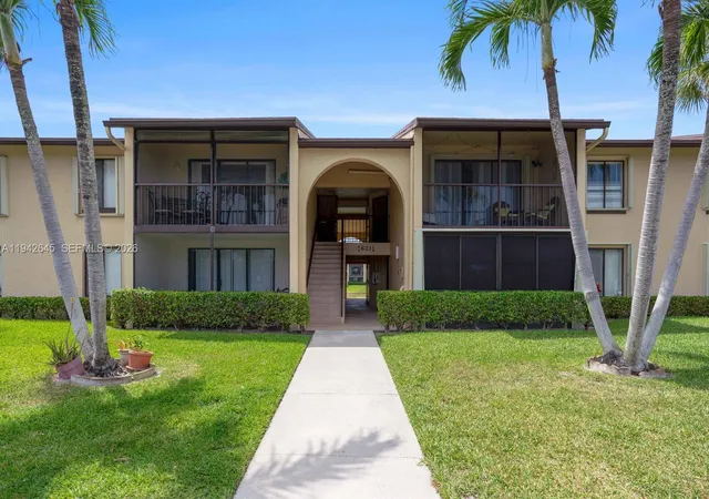 2nd image of 623 Sea Pine Wy, West Palm Beach, FL 33415