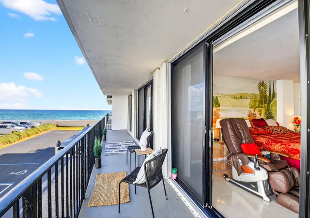 Listing Photo 4 - Condo for sale in building located at 3456 S Ocean Blvd, Palm Beach, FL 33480 - Unit #1040