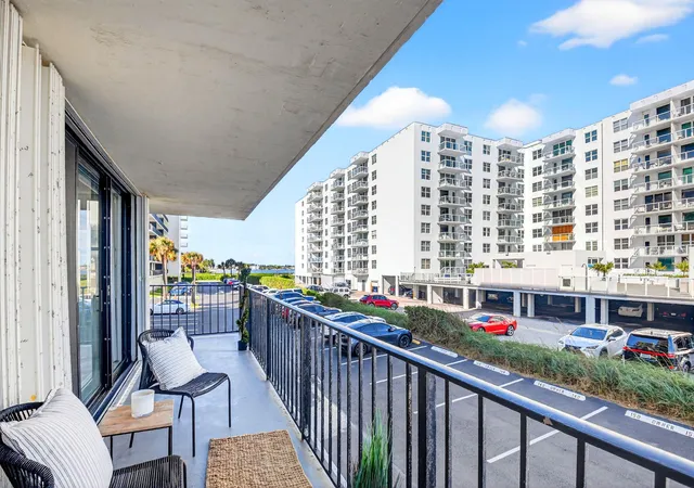 Listing Photo 5 - Condo for sale in building located at 3456 S Ocean Blvd, Palm Beach, FL 33480 - Unit #1040