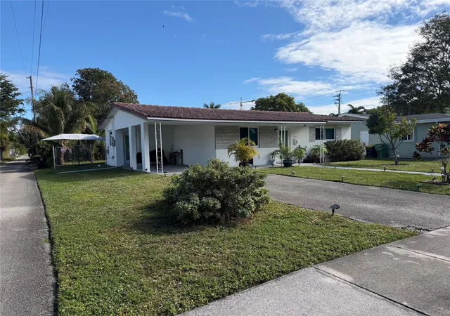 1st image of 206 Ne 5th Ave, Dania, FL 33004 | MLS# F10544807