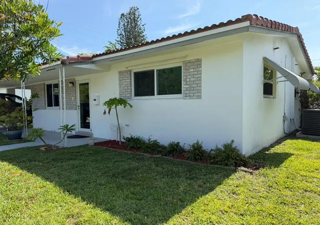 2nd image of 206 Ne 5th Ave, Dania, FL 33004 | MLS# F10544807