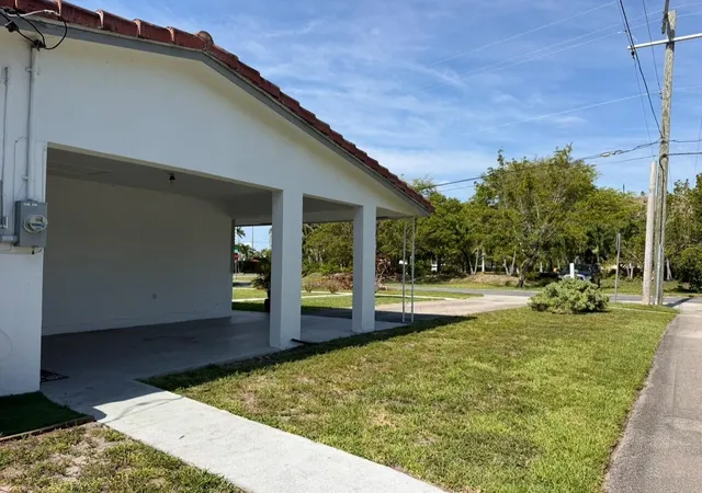 3rd image of 206 Ne 5Th Ave, Dania, FL 33004 | MLS# F10544807