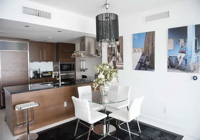 3rd image of 495 Brickell Ave #3805, Miami, FL 33131 | MLS# A11941400