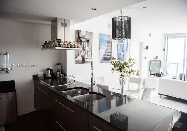 4th image of 495 Brickell Ave #3805, Miami, FL 33131 | MLS# A11941400