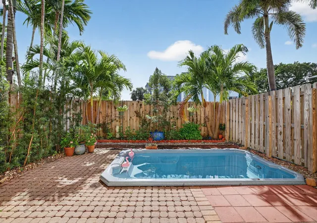 Photo 3 of Townhouse for sale at 3024 Ne 5th Terrace #10, Wilton Manors, FL 33334 | MLS# F10544061 | Listing updated on 2026-10-11
