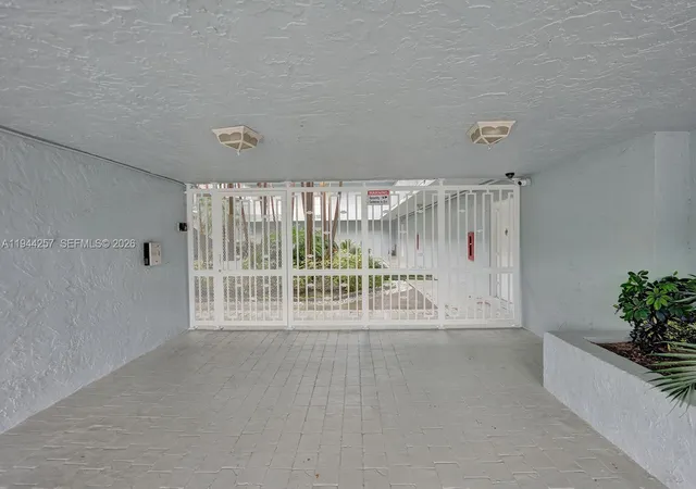 4th image of 505 S Pine Island Rd #405B, Plantation, FL 33324 | MLS# A11944257