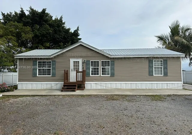 1st image of 1122 Johnson Rd, Clewiston, FL 33440 | MLS# A11944889