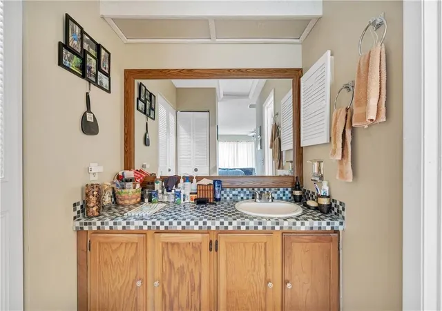 10th image of 64 Macadamia Ct, Royal Palm Beach, FL 33411 | MLS# F10545478