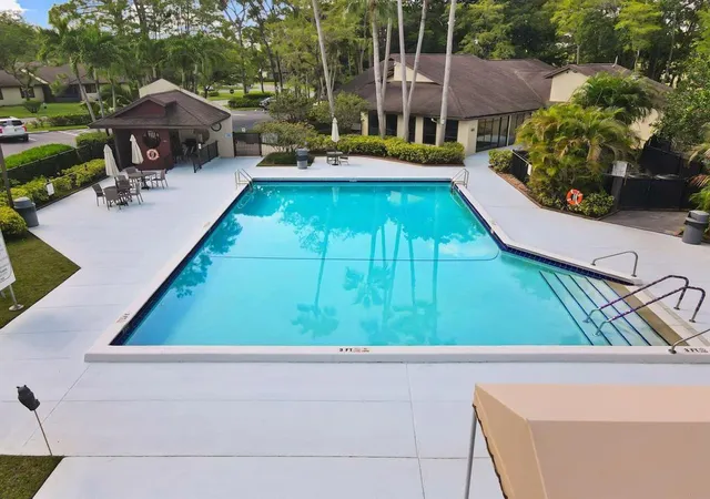 2nd image of 64 Macadamia Ct, Royal Palm Beach, FL 33411 | MLS# F10545478