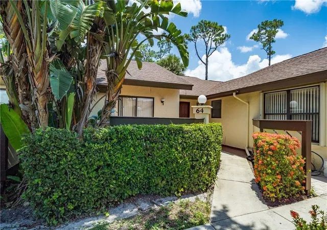 4th image of 64 Macadamia Ct, Royal Palm Beach, FL 33411 | MLS# F10545478