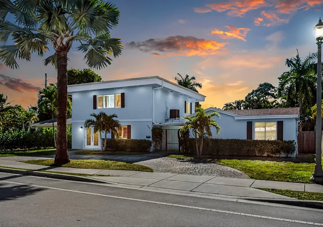 Photo 3 of Single family home for sale at 736 Ne 34th Court, Oakland Park, FL 33334 | MLS# R11154238 | Listing updated on 2026-09-24