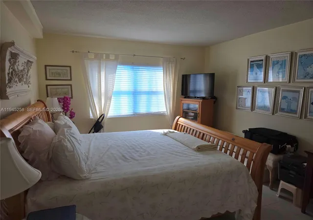 5th image of 400 Kings Point Dr #1202, Sunny Isles Beach, FL 33160 | MLS# A11945258