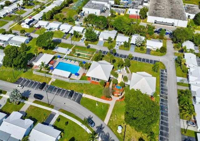 Homes for sale in Pompano Beach, FL | 2650 W Golf Boulevard, Pompano Beach, FL 33064 | Houzeo
