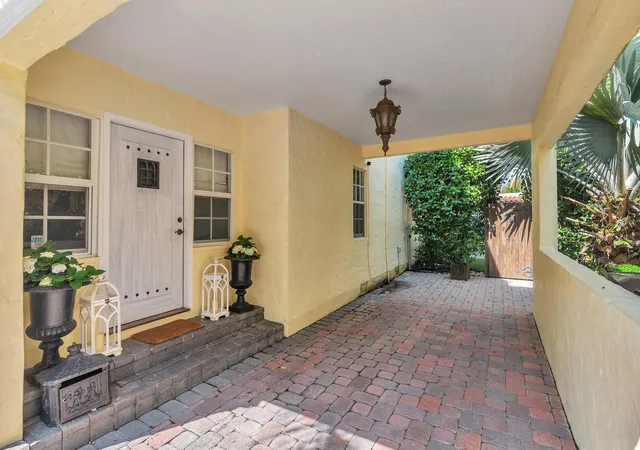Photo 2 of Single family home for sale at 3213 Vincent Rd, West Palm Beach, FL 33405 | MLS# R11154604 | Listing updated on 2026-09-23