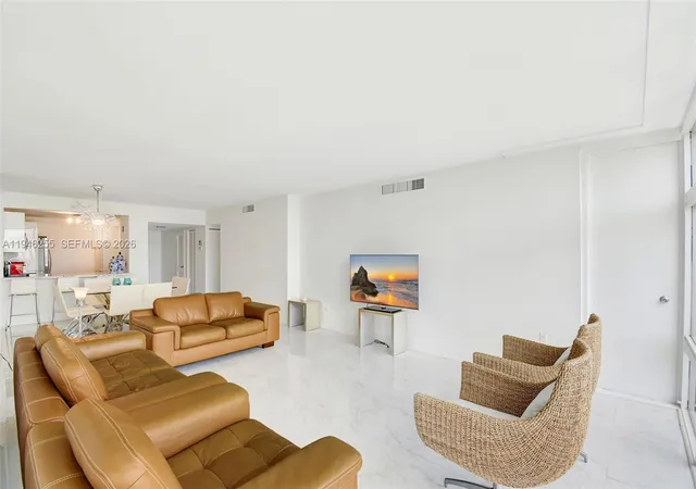 4th image of 20100 W Country Club Dr #1005, Aventura, FL 33180 | MLS# A11946255