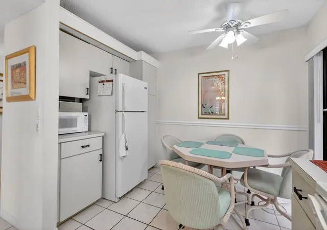 3rd image of 10215 N Circle Lake Dr #101, Boynton Beach, FL 33437 | MLS# R11154732