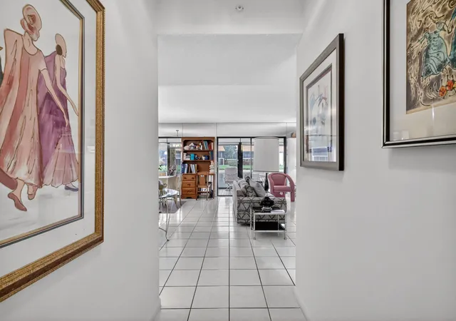 5th image of 10215 N Circle Lake Dr #101, Boynton Beach, FL 33437 | MLS# R11154732