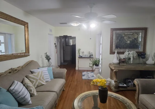 3rd image of 2733 Washington St, Hollywood, FL 33020 | MLS# A11946647