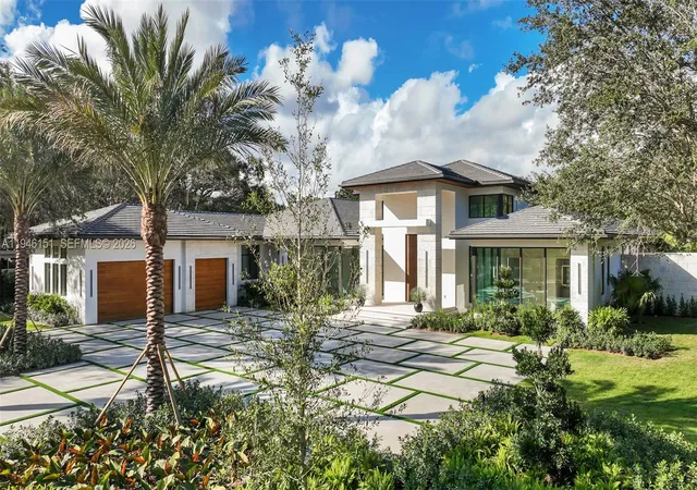 3rd image of 7725 Sw 114Th St, Pinecrest, FL 33156 | MLS# A11946151