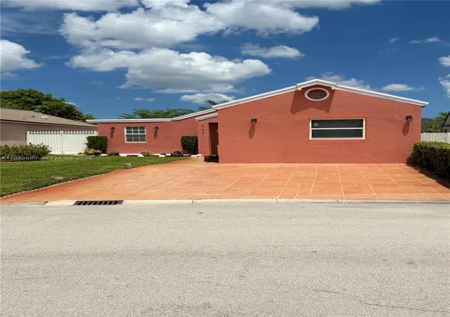 Homes for sale in Miramar, FL | 2421 Sw 84th Ter, Miramar, FL 33025 | MLS# A11946860