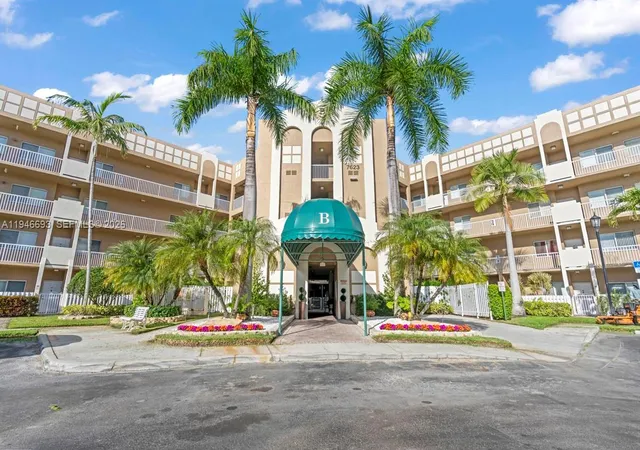 2nd image of 7623 Southampton Ter #312, Tamarac, FL 33321 | MLS# A11946693