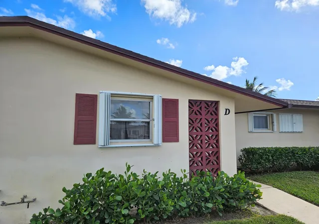 Homes for sale in West Palm Beach, FL | 2950 Crosley Dr E #D, West Palm Beach, FL 33415 | MLS# R11155039