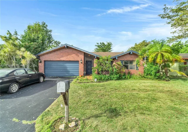 Homes for sale in Tamarac, FL | 7545 Nw 99th Ave, Tamarac, FL 33321 | MLS# A11933396