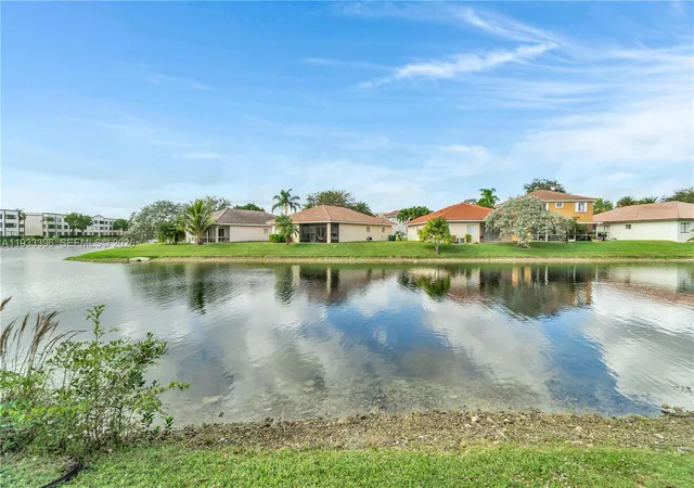 Homes for sale in Tamarac, FL | 7545 Nw 99th Ave, Tamarac, FL 33321 | MLS# A11933396