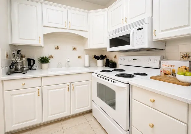 2nd image of 1520 Mckinley St #216E, Hollywood, FL 33020 | MLS# A11947538