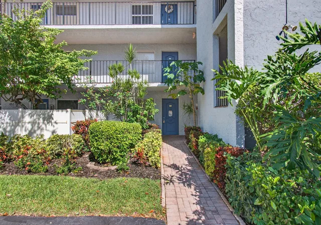 Homes for sale in Delray Beach, FL | 14701 Cumberland Dr, Delray Beach, FL 33446