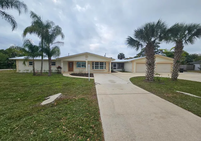 Photo 3 of Single family home for sale at 7301 Cabana Ln, Fort Pierce, FL 34951 | MLS# R11155501 | Listing updated on 2026-10-06