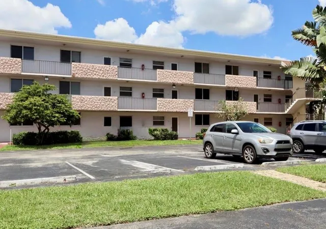 Homes for sale in Sunrise, FL | 5985 Del Lago Cir #223, Sunrise, FL 33313 | MLS# F10545489