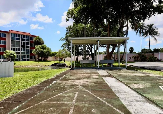 Homes for sale in Sunrise, FL | 5985 Del Lago Cir #223, Sunrise, FL 33313 | MLS# F10545489