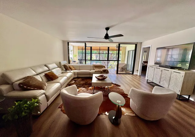 2nd image of 11280 Green Lake Dr #203, Boynton Beach, FL 33437 | MLS# R11155595