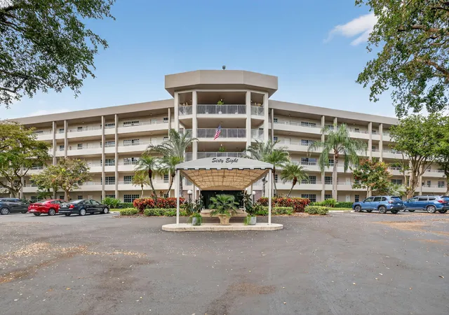 Listing Photo 1 - Condo for sale in building located at 545 Oaks Ln, Pompano Beach, FL 33069 - Unit #409