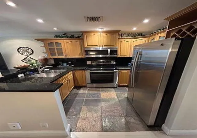 Homes for sale in Sunrise, FL | 9141 Sunrise Lakes Blvd #208, Sunrise, FL 33322 | MLS# R11156030