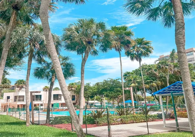 4th image of 1000 Saint Charles Pl #721, Pembroke Pines, FL 33026 | MLS# A11949143